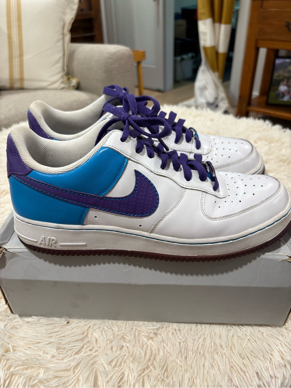 Mens like new Air Jordan shoes ,size 11 1/2